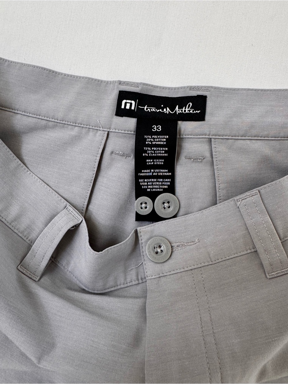Travis Mathew Mens  Light Gray Golf Shorts 33 Stretch - Picture 2 of 7